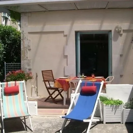 House Royan: Charmante Maison De Ville Hébergement de vacances
