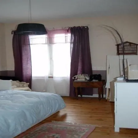 House Royan: Charmante Maison De Ville Hébergement de vacances *
